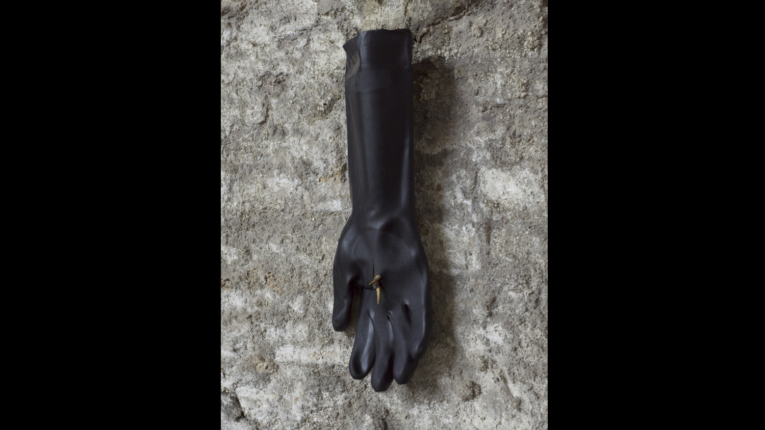 immagine guanto stanza sotto